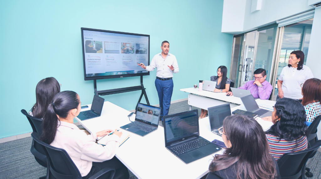 online vs classroom learning Pakistan